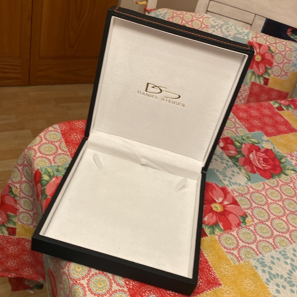 Daniel Steger box only. For Watches or necklaces. - Picture 4 of 7